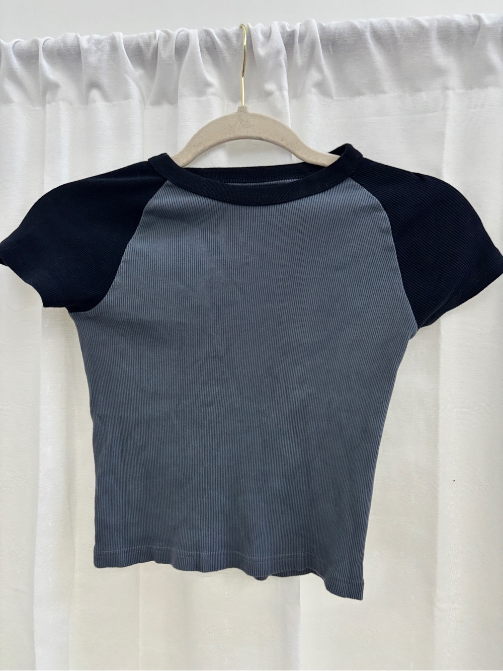 Brandy Melville Two-Tone Ribbed Tee in Charcoal and Black